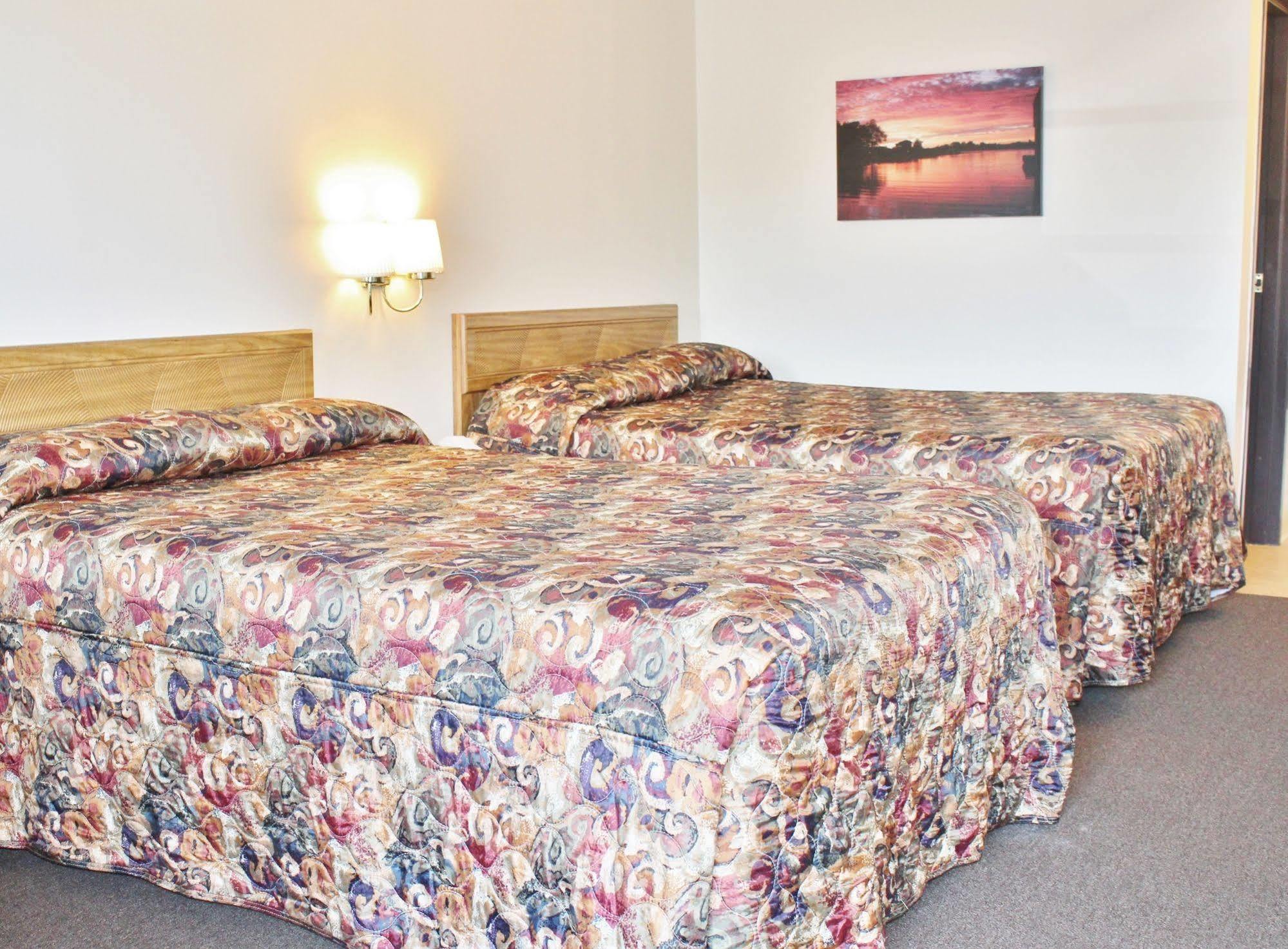 Otter Creek Inn Alexandria Bay Exterior photo