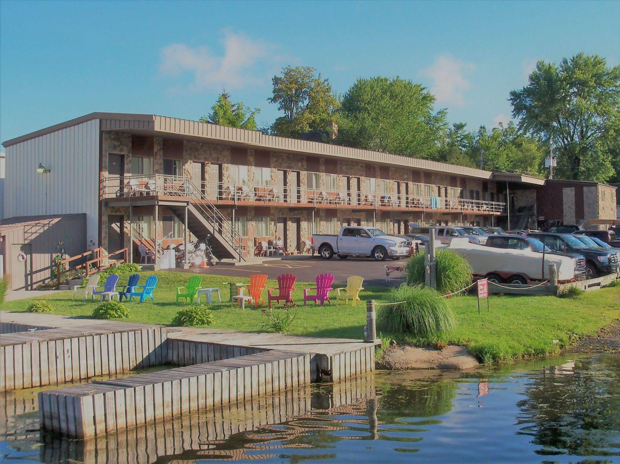 Otter Creek Inn Alexandria Bay Exterior photo