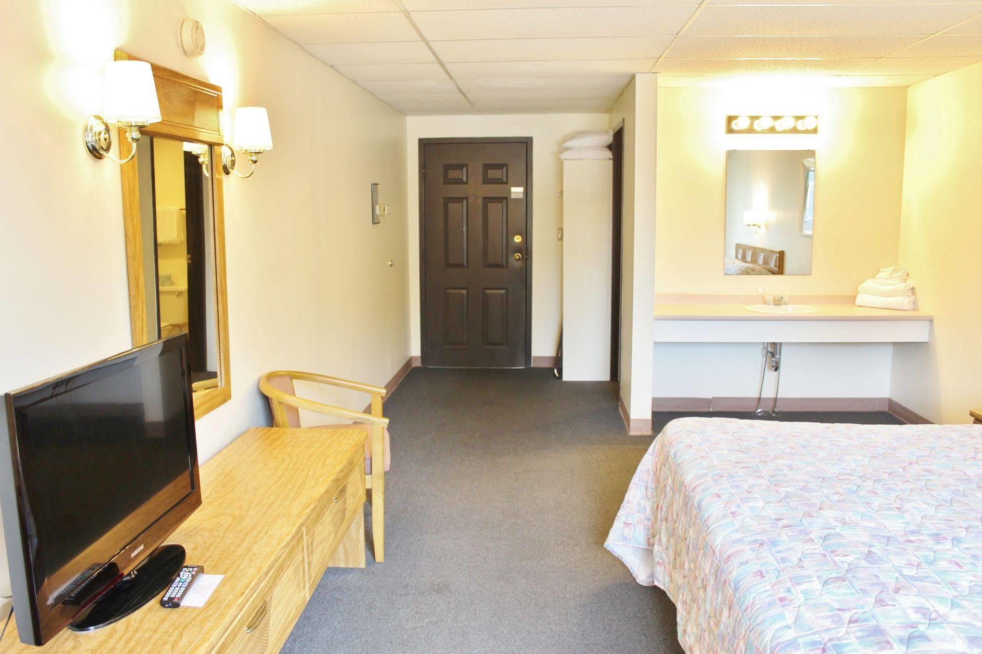 Otter Creek Inn Alexandria Bay Exterior photo
