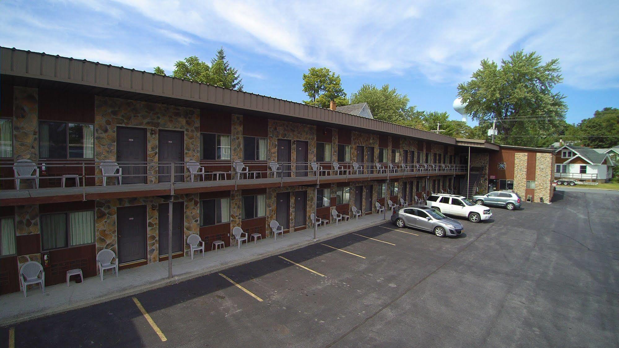 Otter Creek Inn Alexandria Bay Exterior photo
