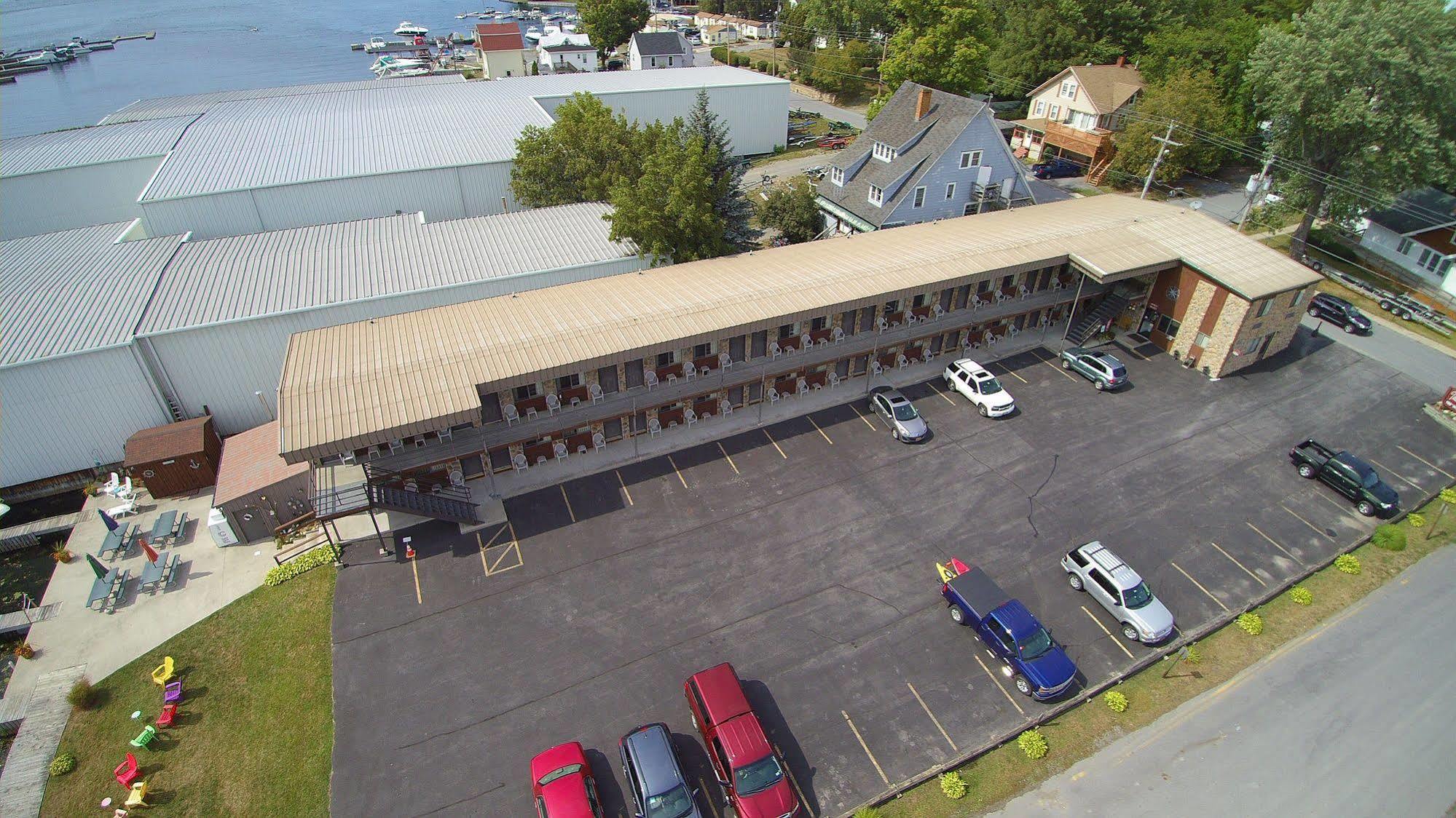 Otter Creek Inn Alexandria Bay Exterior photo
